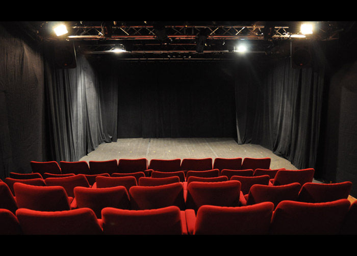 scène de théâtre salle de répétitions alt="">