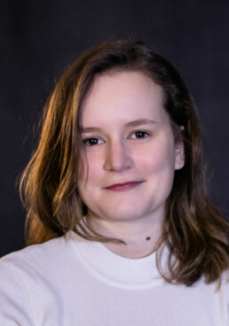 Olivia Locher com&eacute;dienne